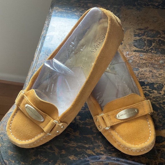 MICHAEL KORS YELLOW MUSTARD SUEDE WOMEN MOCCASINS FLAT SHOES SIZE US 9 - Picture 2 of 12